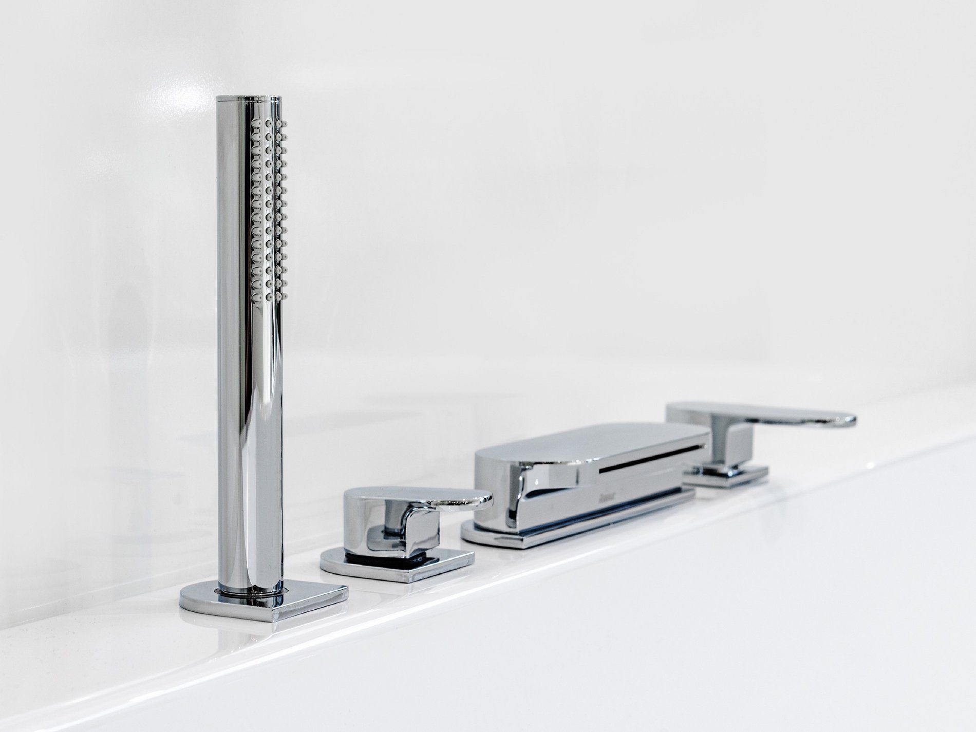 RAVAK X070073 Chrome kádperemre szerelhető vízesés csaptelep CR 025.00CR, króm